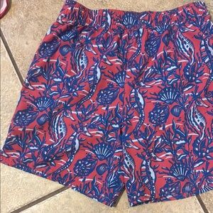 Vineyard Vines coral red and Blue Swim Trunks Summer beach Style. Boys sz M